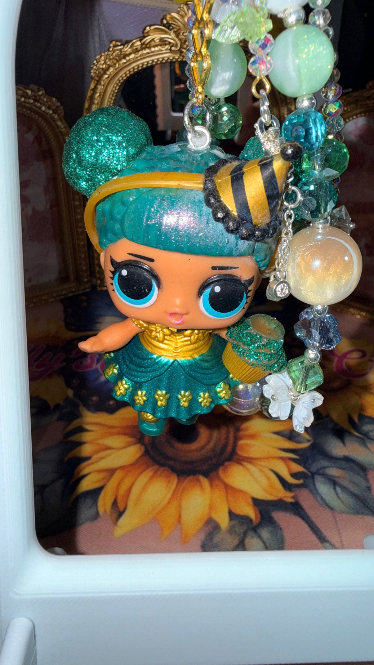 Bling It, Zip It, Charm It – Bag Charms, Keychains & Zipper Pulls That Pop! 💥🎉🪄
