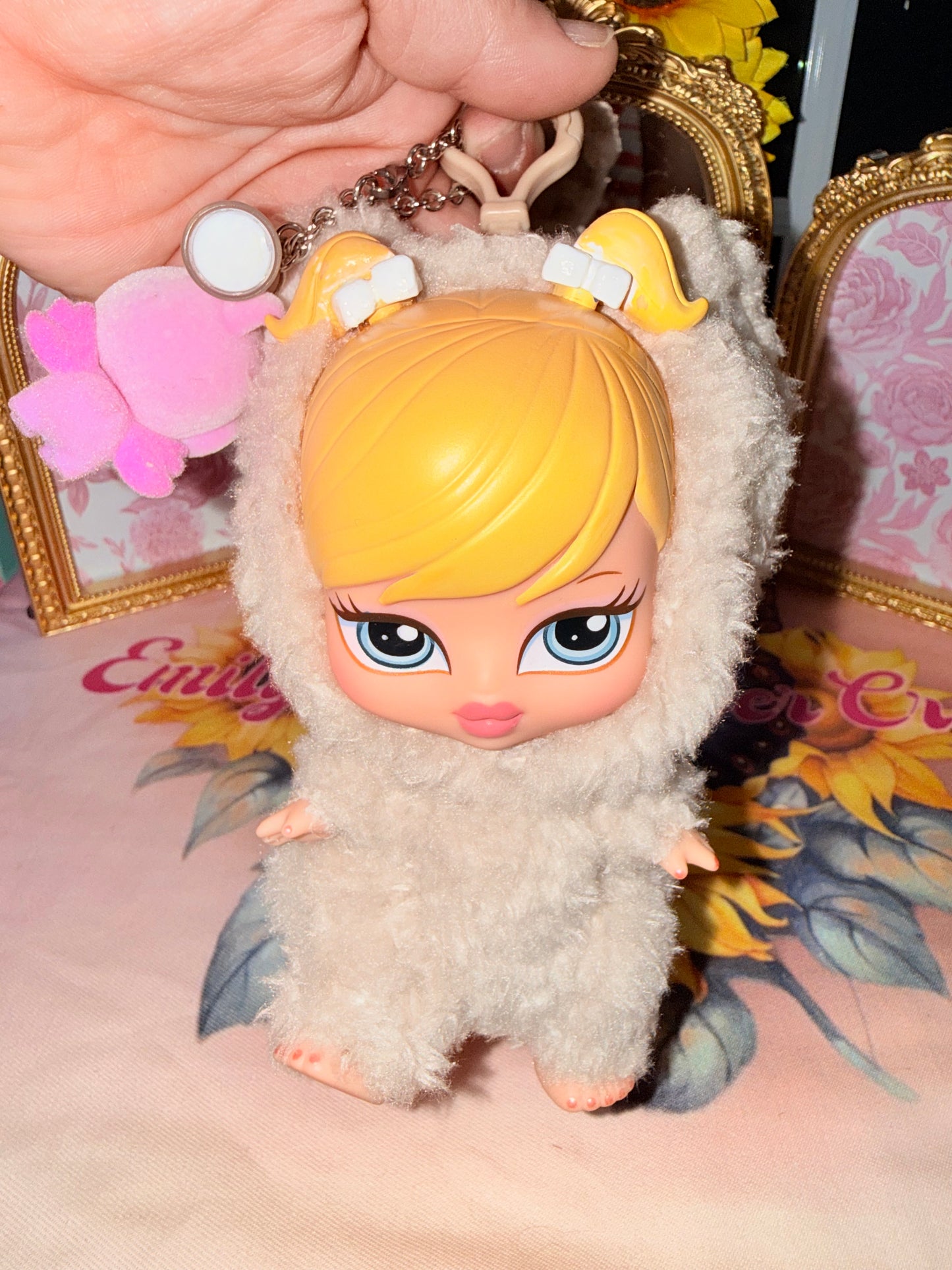 Bling It, Zip It, Charm It – Bag Charms, Keychains & Zipper Pulls That Pop! 💥🎉🪄