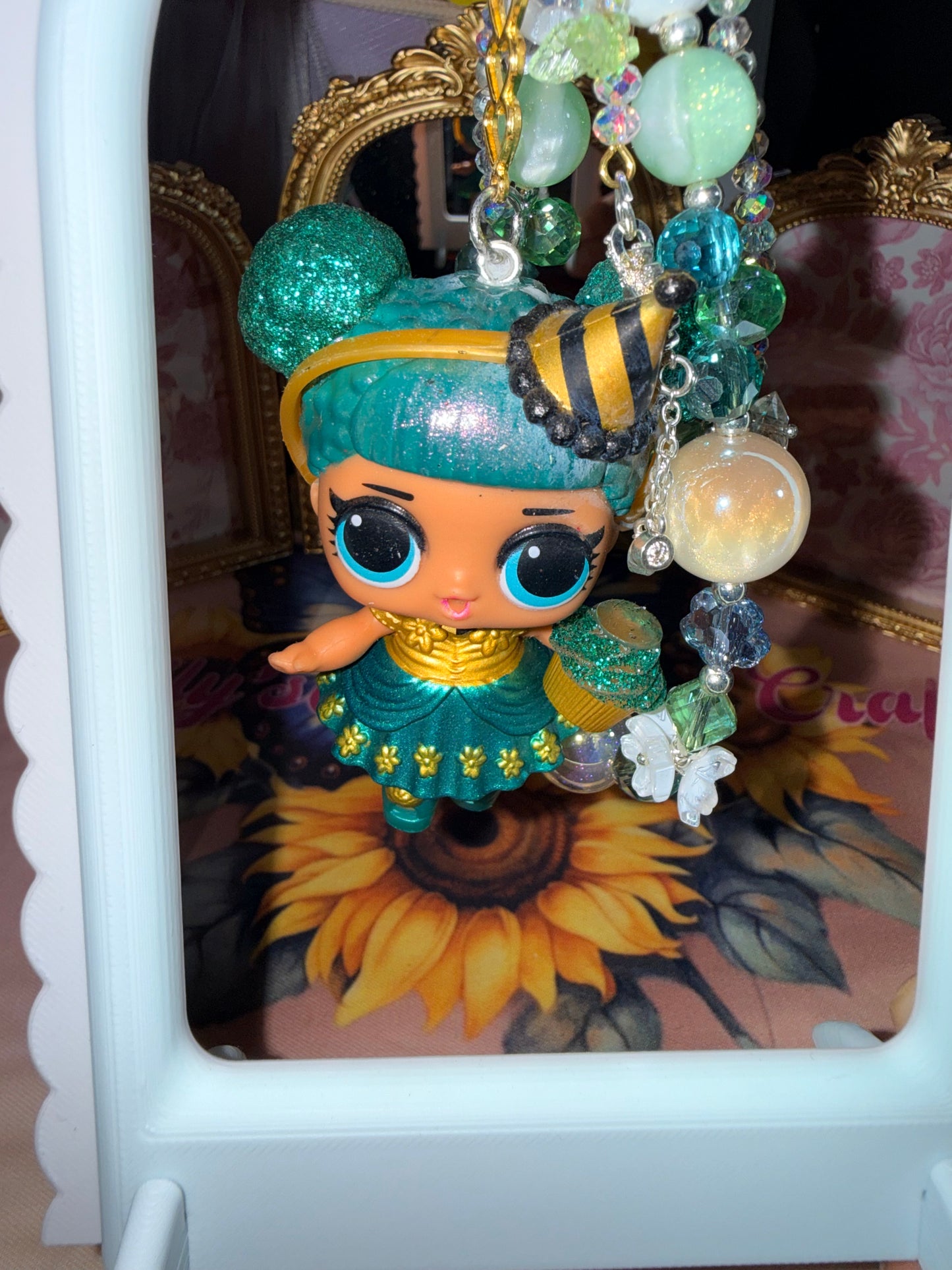Bling It, Zip It, Charm It – Bag Charms, Keychains & Zipper Pulls That Pop! 💥🎉🪄